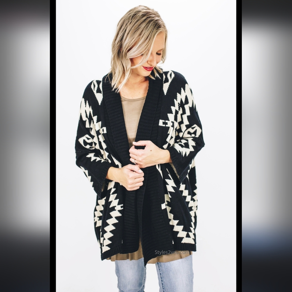 Banana USA knit Black and cream Geometric tribal Pattern open Sweater cardigan